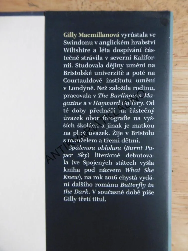SPÁLENÁ OBLOHA, GILLY MACMILLANOVÁ, **an