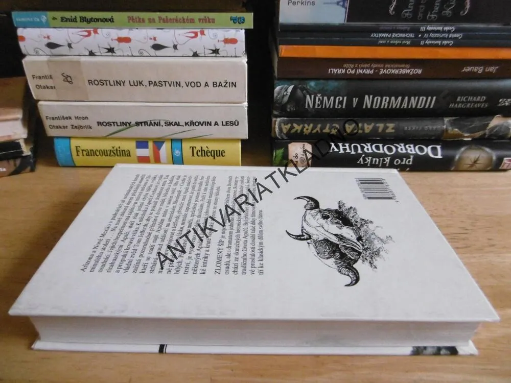 ZLOMENÝ ŠÍP, ELLIOTT ARNOLD, **an