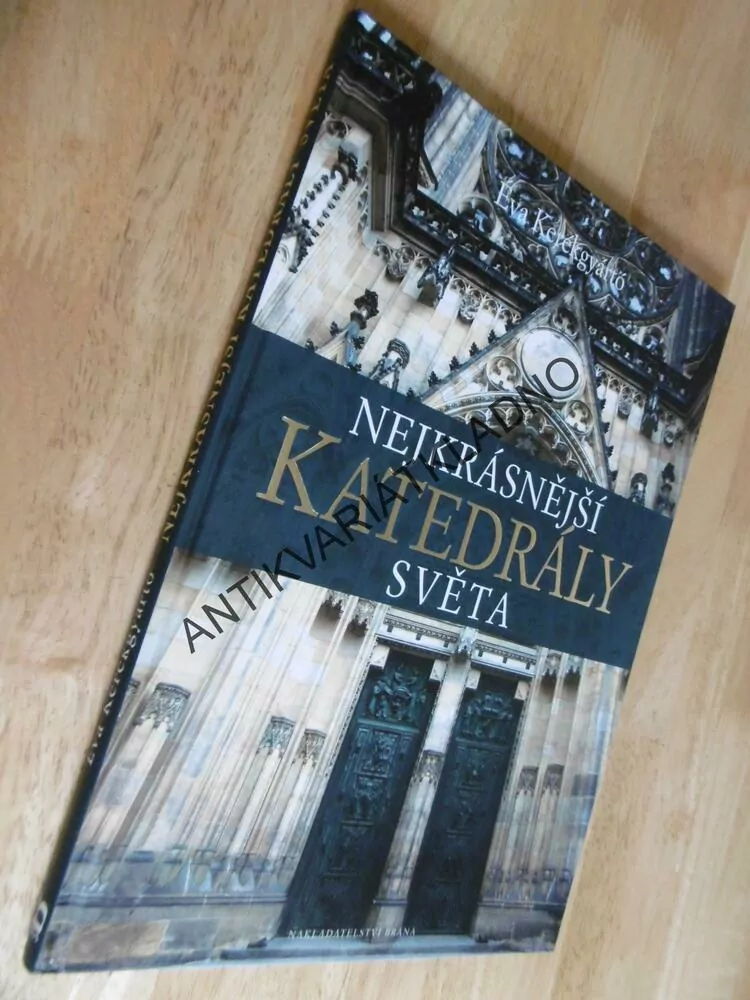 NEJKRÁSNĚJŠÍ KATEDRÁLY SVĚTA, EVA KORÉKGYARTO, **an