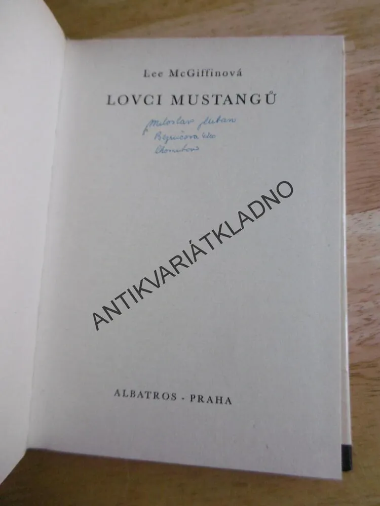 KOD 123 - LOVCI MUSTANGŮ, LEE MCGIFFINOVÁ, KOLÁŘ, **an