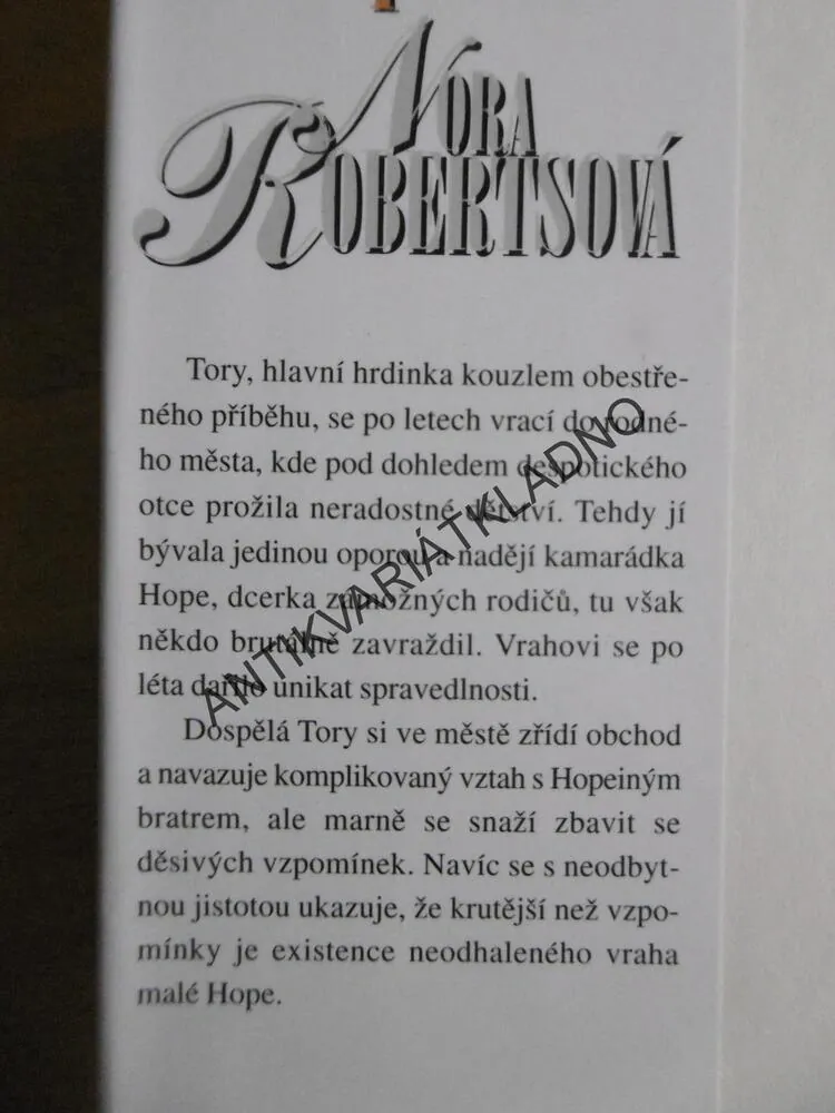 ZLOVĚSTNÝ ÚPLNĚK, NORA ROBERTSOVÁ, **an