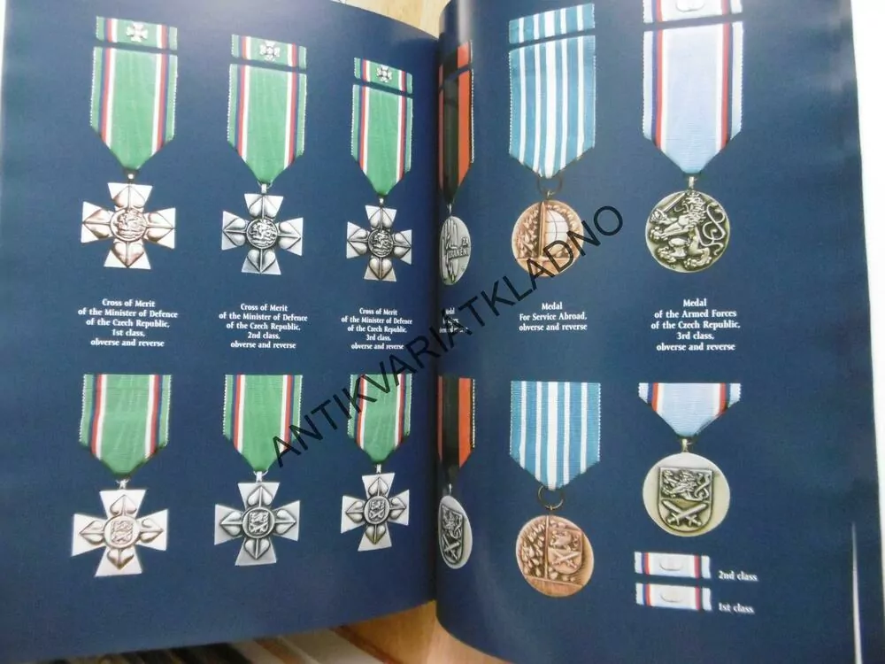 ČESKÁ REPUBLIKA A JEJÍ PROFESIONÁLNÍ ARMÁDA, ANGLICKY, THE CZECH REPUBLIC AND ITS PROSESSIONAL ARMED FORCES, VČETNĚ CD , **an