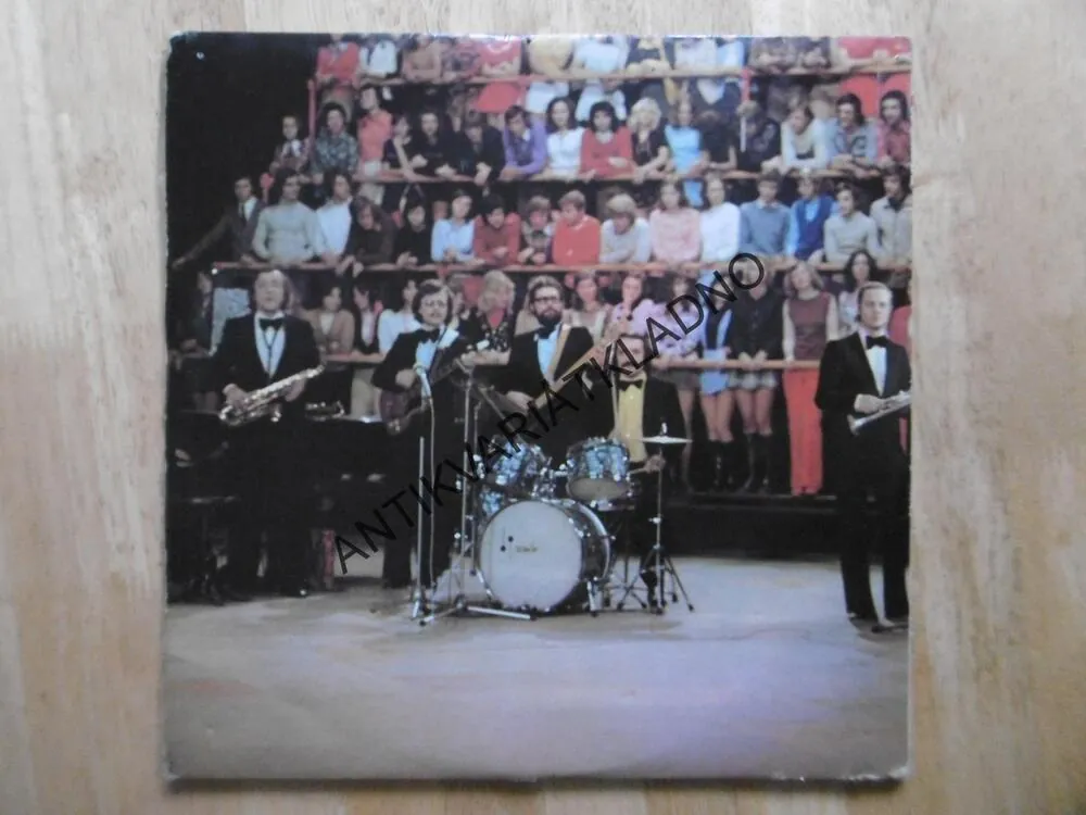 ZPÍVÁ KAREL GOTT, PÍSNĚ Z ZELEVIZNÍHO SERIÁLU, 2 LP, obal nepoškozený