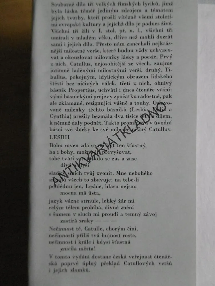 PĚVCI LÁSKY, ANTICKÁ KNIHOVNA, **an