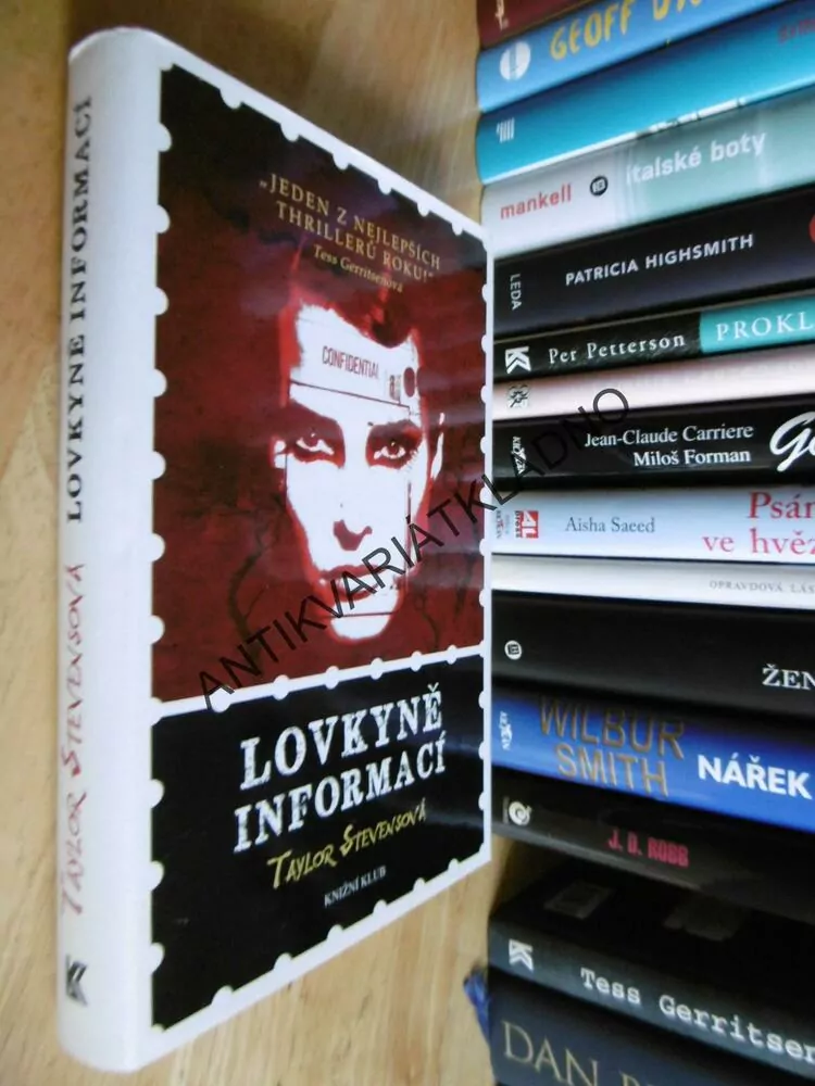 LOVKYNĚ INFORMACÍ, TAYLOR STEVENSOVÁ, **an