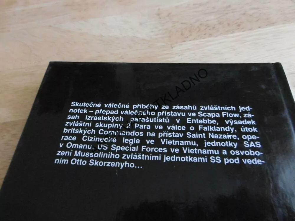 ELITNÍ JEDNOTKY, JON E. LEWIS, **an