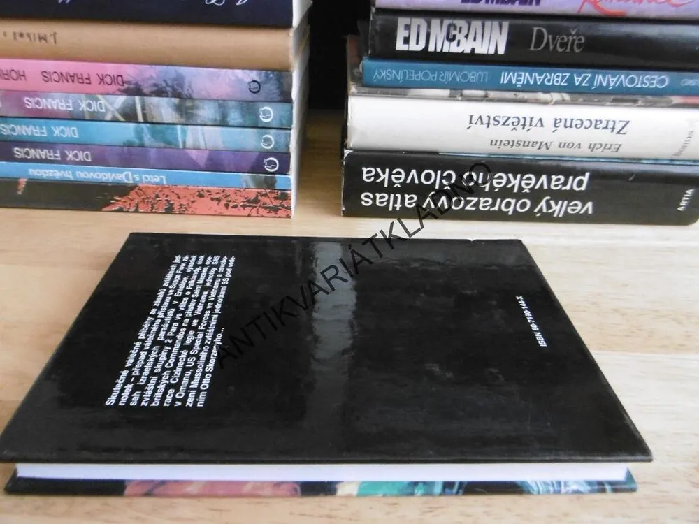 ELITNÍ JEDNOTKY, JON E. LEWIS, **an