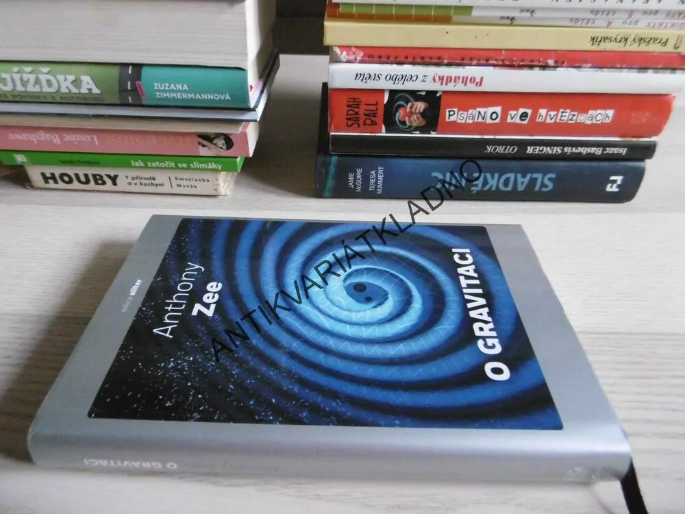 O GRAVITACI, ANTHONY ZEE, **an