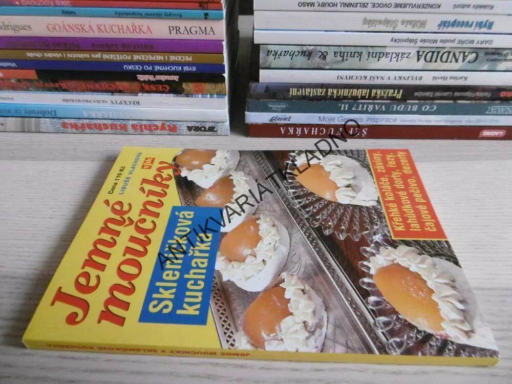 SKLENIČKOVÁ KUCHAŘKA, JEMNÉ MOUČNÍKY, LIBUŠE VLACHOVÁ, **an