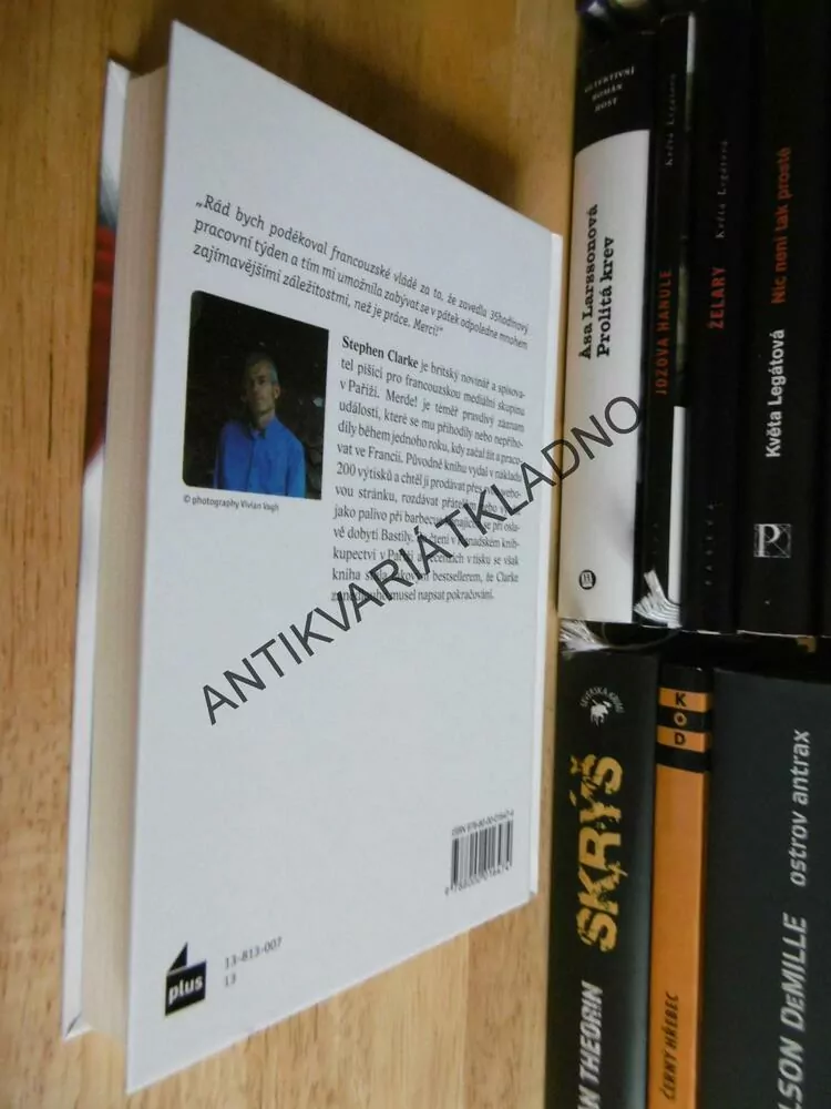 MERDE! ROK V PAŘÍŽI, STEPHEN CLARKE, **an