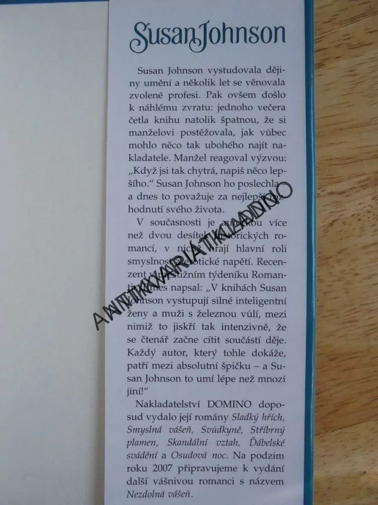 ČISTĚ HEDVÁBNÁ, SUSAN JOHNSON