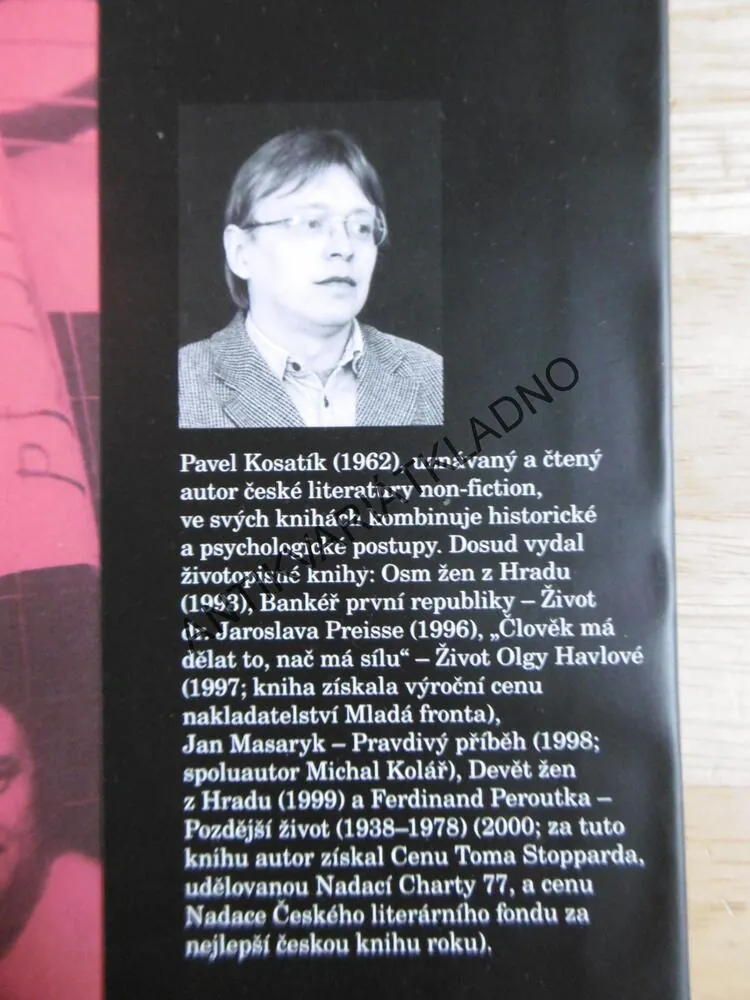 FENOMÉN KOHOUT, PAVEL KOSATÍK, **an