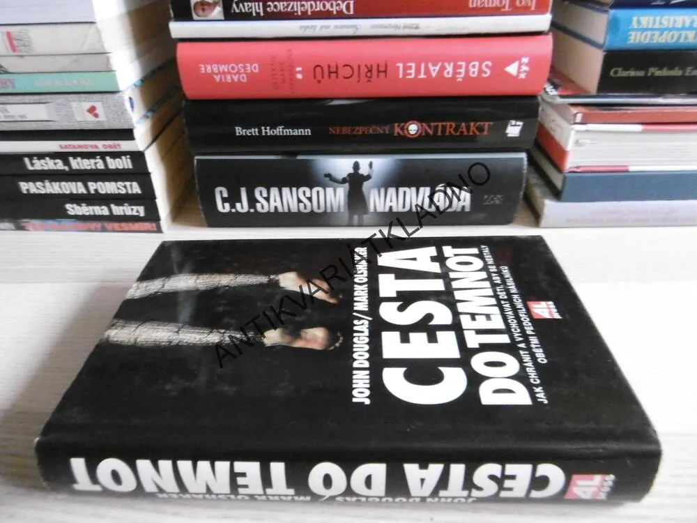 CESTA DO TEMNOT, JOHN DOUGLAS, MARK OLSHAKER, **an