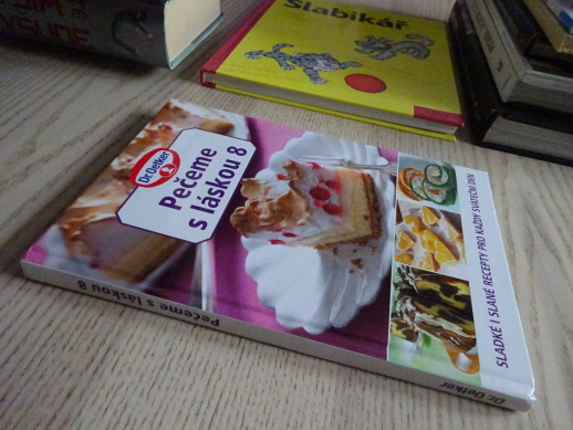 PEČEME S LÁSKOU 8, DR. OETKER, SLADKÉ I SLANÉ RECEPTY PRO KAŽDÝ SVÁTĚČNÍ DEN, **an