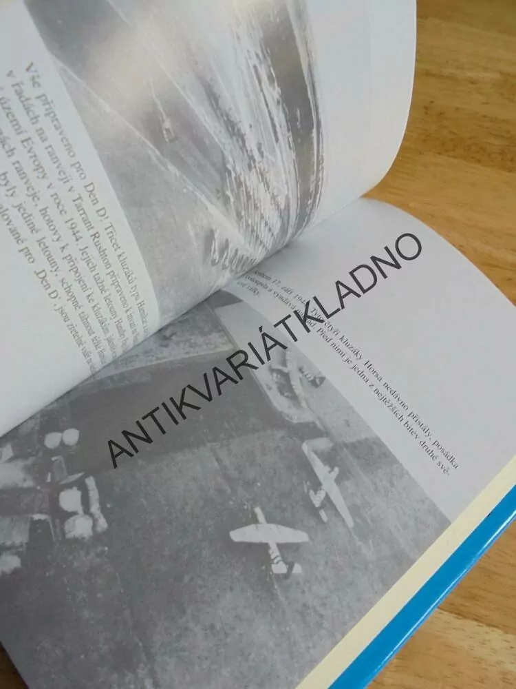 TICHÝ ÚTOČNÍK, ALEXANDER MORRISON, LETECTVÍ, **an