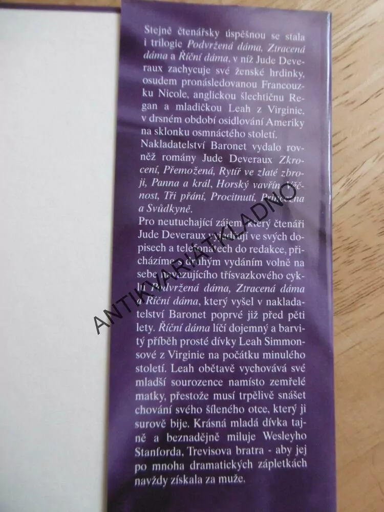 ŘÍČNÍ DÁMA, JUDE DEVERAUX, **an