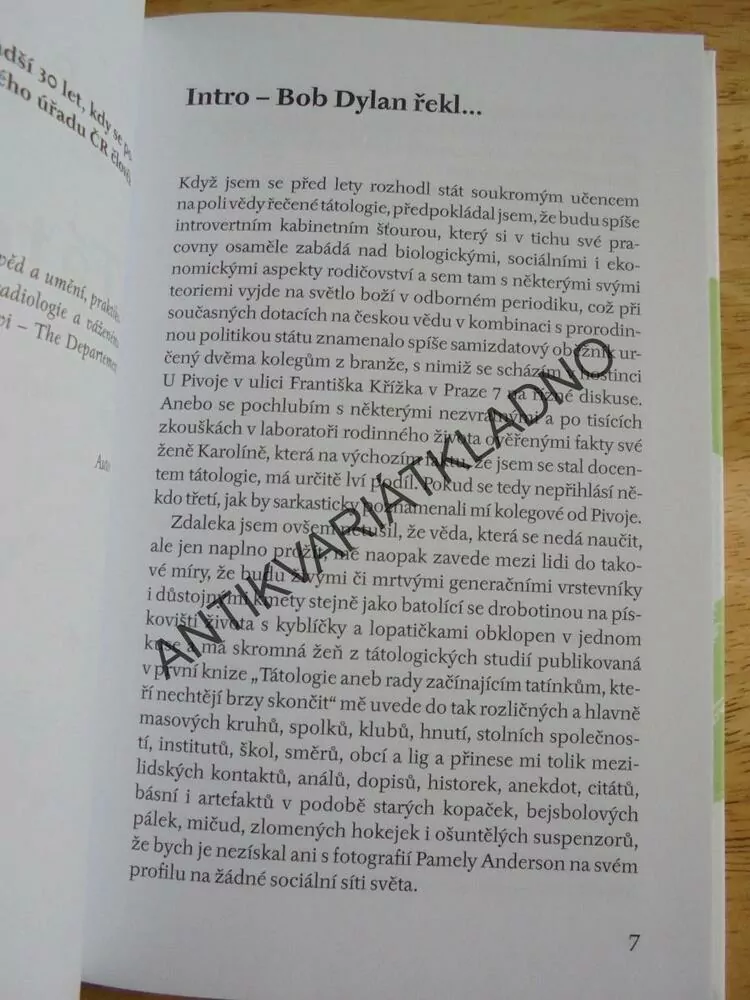 TÁTOLOGIE 2 ANEB NEFŇUKEJTE A POCHLAPTE SE, BRYCZ