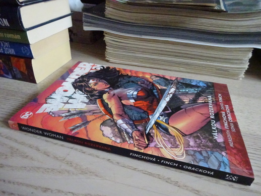 WONDER WOMAN, VÁLKOU ROZEBRANÁ, KOMIKS DC COMICS, **an