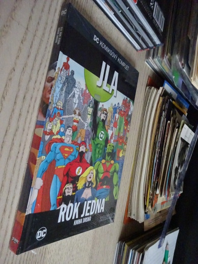 JLA, ROK JEDNA, KNIHA DRUHÁ, KOMIKS DC COMICS 15, **an