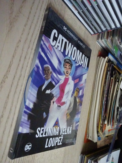 CATWOMAN, SELININA VELKÁ LOUPEŽ, KOMIKS DC COMICS 32, **an
