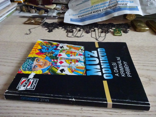 MUŽ ODNIKUD A DALŠÍ KRIMINÁLNÍ PŘÍBĚHY, **an