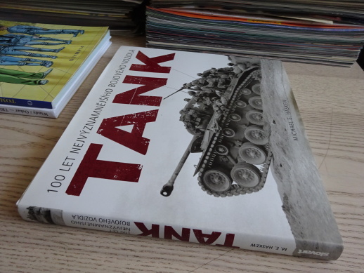 100 LET NEJVÝZNAMĚJŠÍHO BOJOVÉHO VOZIDLA - TANK, MICHAEL E. HASKEW, **an