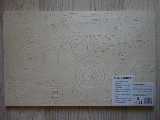 DŘEVĚNÝ MODEL MOTORKY K SESTAVENÍ, **an