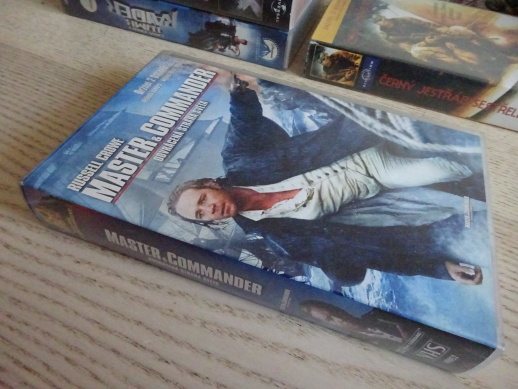 MASTER A COMMANDER, ODVRÁCENÁ STRANA SVĚTA, VHS