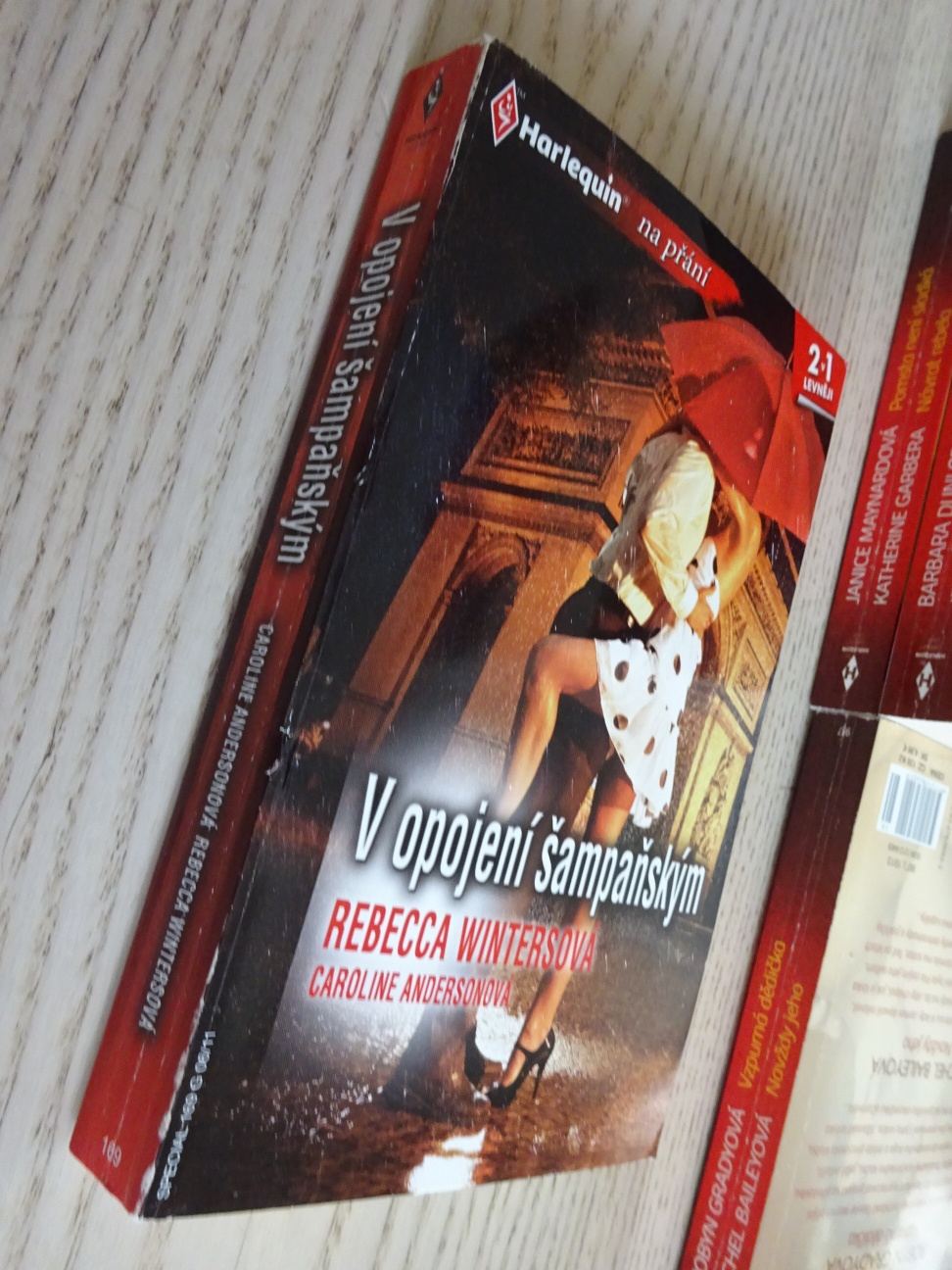 V OPOJENÍ ŠAMPAŇSKÝM, REBECCA WINTERS, CAROLINE ANDERSON, **an