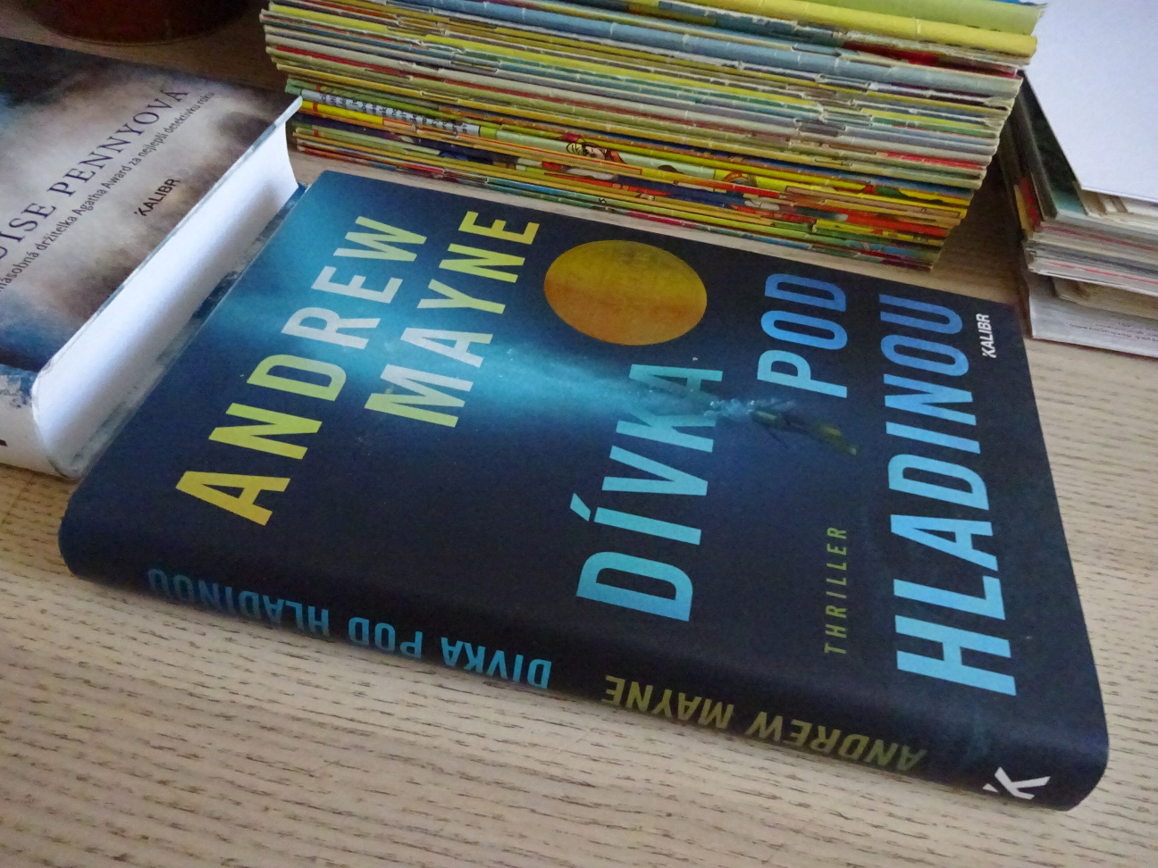 DÍVKA POD HLADINOU, ANDREW MAYNE, **an