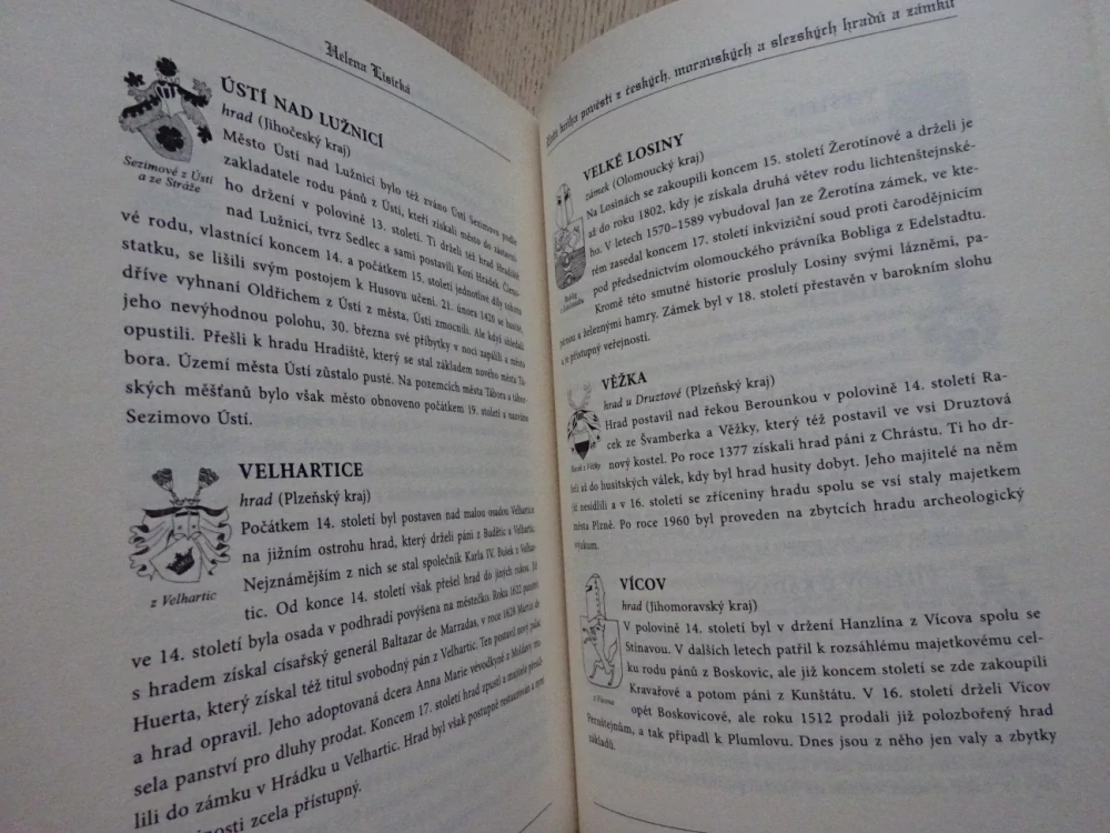 ZLATÁ KNIHA POVĚSTÍ Z ČESKÝCH, MORAVSKÝCH A SLEZSKÝCH HRADŮ A ZÁMKŮ, HELENA LISICKÁ, **an