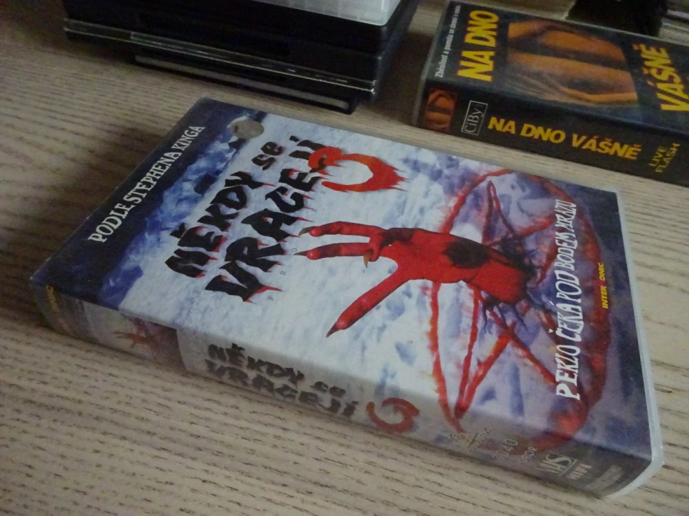 NĚKDY SE VRACEJÍ 3, VHS VIDEOKAZETA