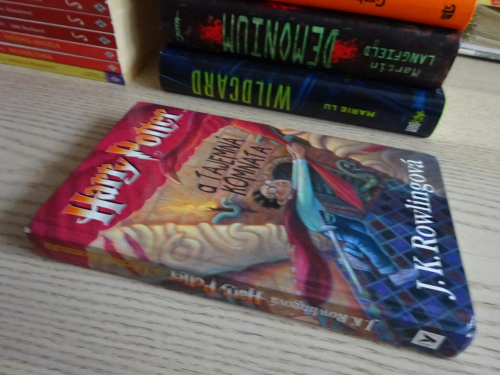 HARRY POTTER A TAJEMNÁ KOMNATA, J.K. ROWLINGOVÁ, **an