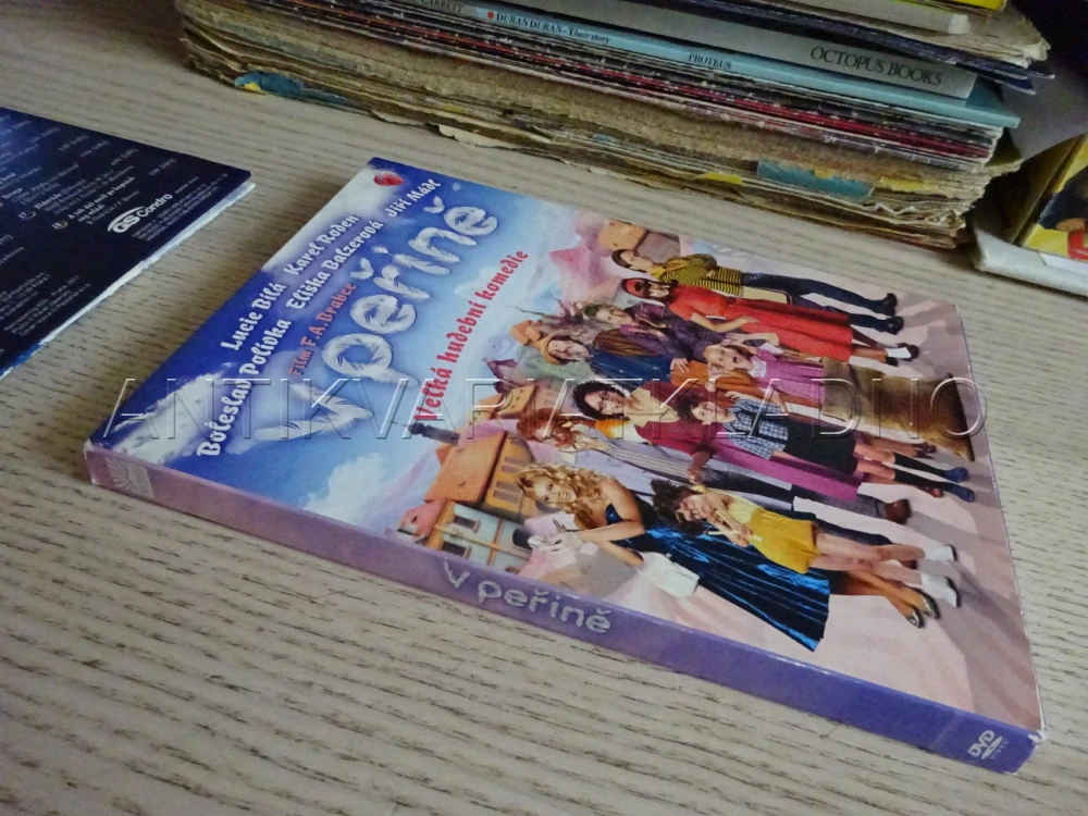 V PEŘINĚ, DVD FILM ČR