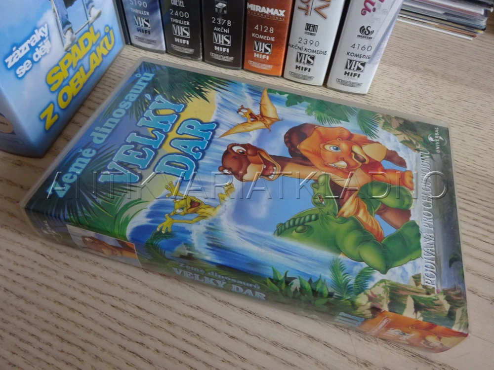 ZEMĚ DINOSAURŮ VELKÝ DAR, VHS VIDEOKAZETA
