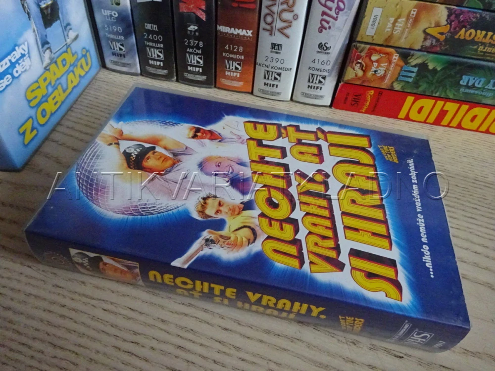 NECHTE VRAHY, AŤ SI HRAJÍ, VHS