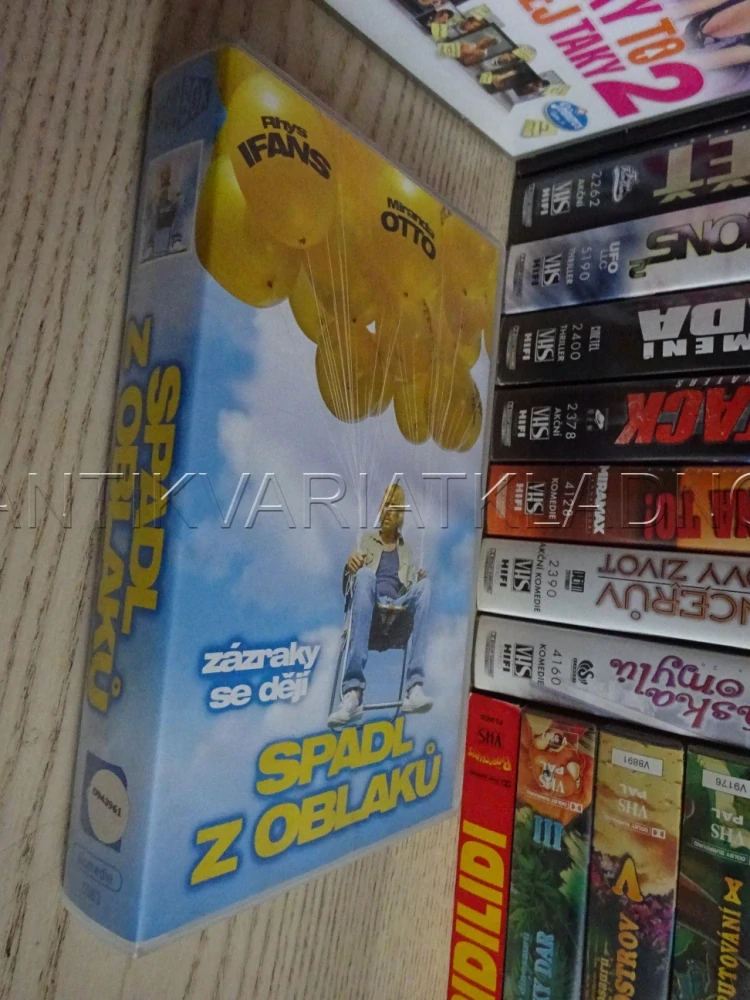 SPADL Z OBLAKŮ, VHS