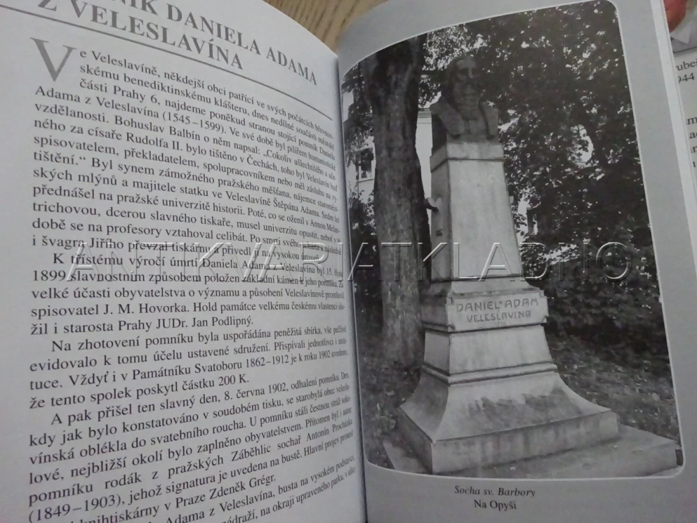 PRAŽSKÉ SOCHY A POMNÍKY, PRAHA, EVA HRUBEŠOVÁ, JOSEF HRUBEŠ, **an