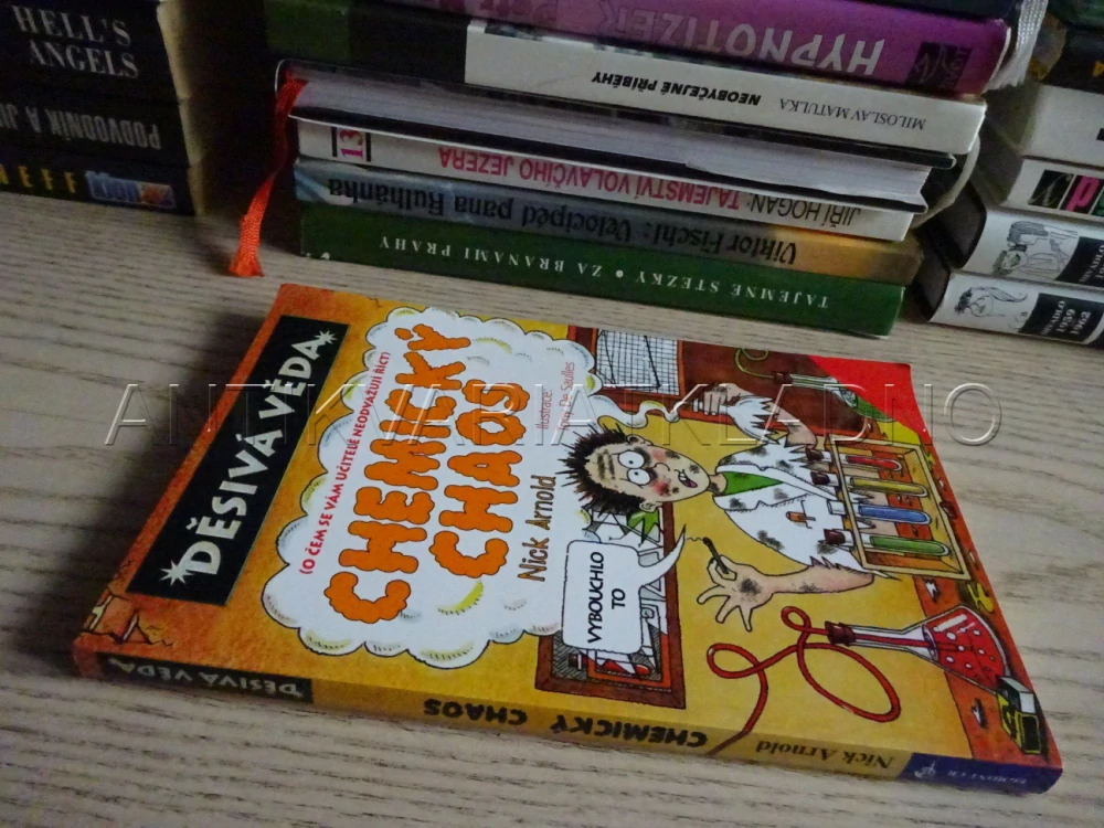 CHEMICKÝ CHAOS, NICK ARNOLD, **an