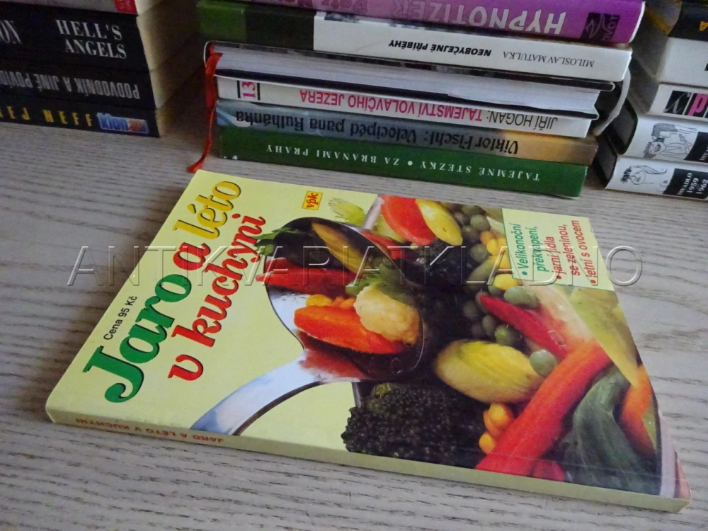 JARO A LÉTO V KUCHYNI, **an