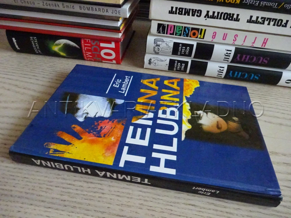 TEMNÁ HLUBINA, ERIC LAMBERT, **an