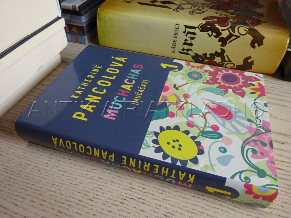 MUCHACHAS, KATHERINE PANCOLOVÁ, **an