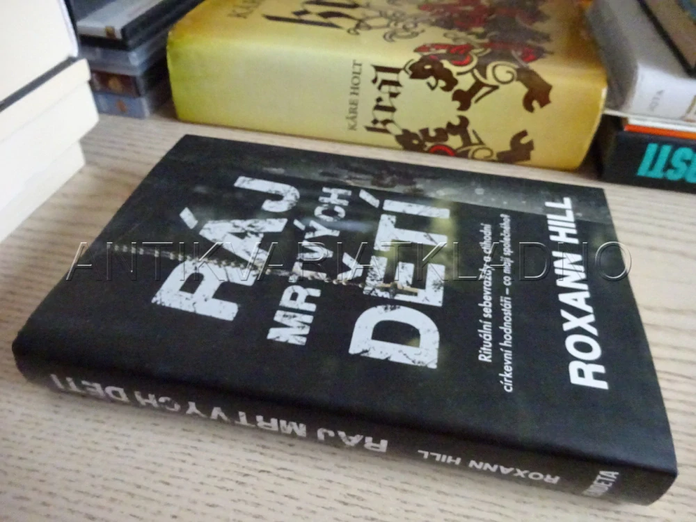 RÁJ MRTVÝCH DĚTÍ, ROXANN HILL, **an