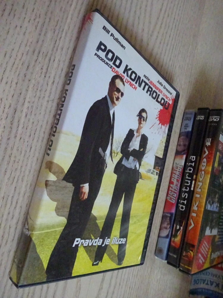 POD KONTROLOU, BILL PULMAN, JULIA ORMOND, DVD FILM