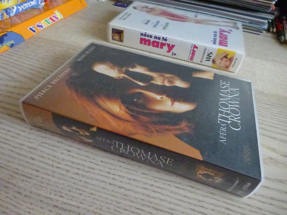 AFÉRA THOMASE CROWNA, P. BROSNAN, RENÉ RUSSO, VHS VIDEOKAZETA