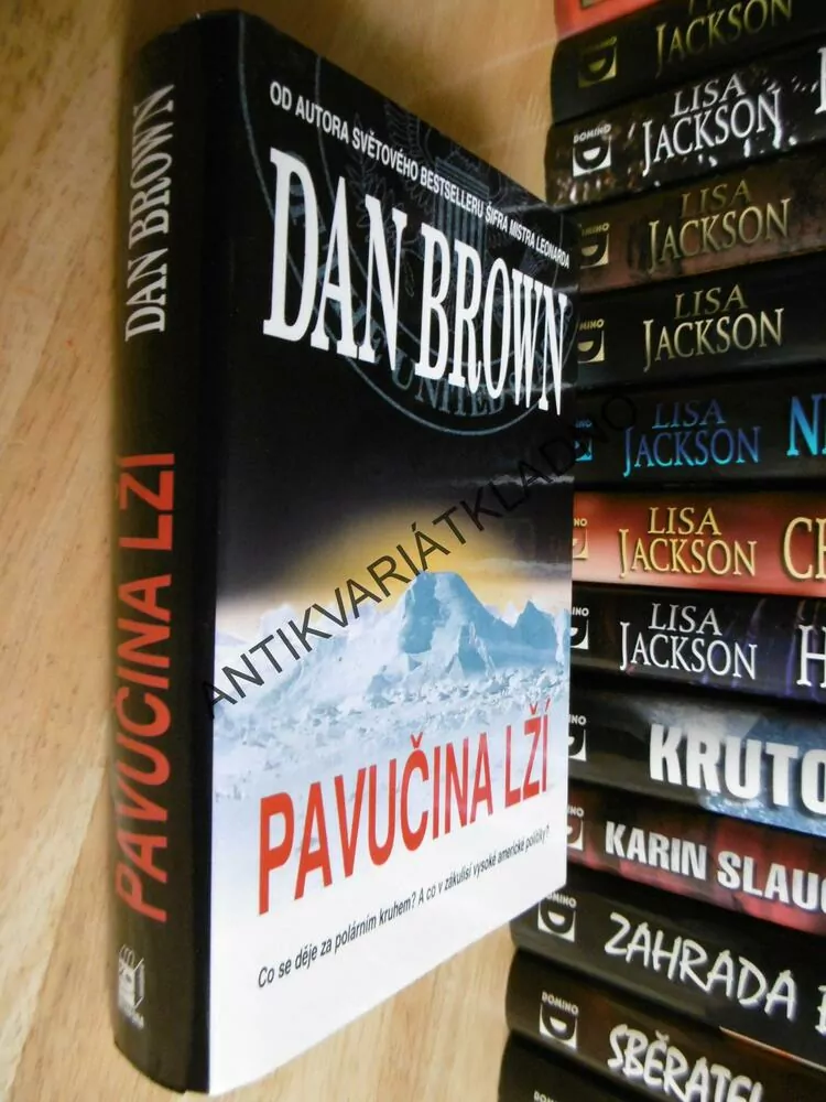 PAVUČINA LŽÍ, DAN BROWN,**an