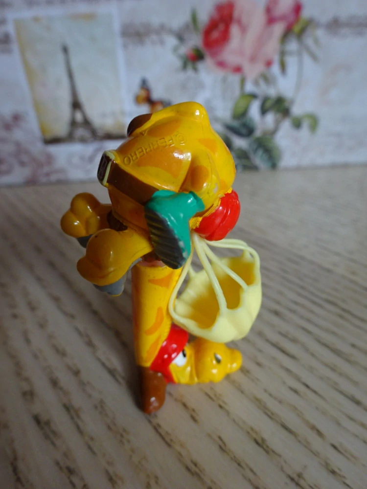 FIGURKA KINDER - ŽIRAFA S PADÁKEM