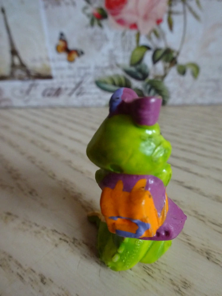 FIGURKA KINDER - KROKODÝL, ŠKOLAČKA