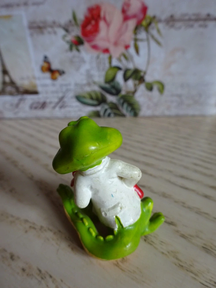 FIGURKA KINDER - KROKODÝL, CHEMIKÁŘ, CHEMIE