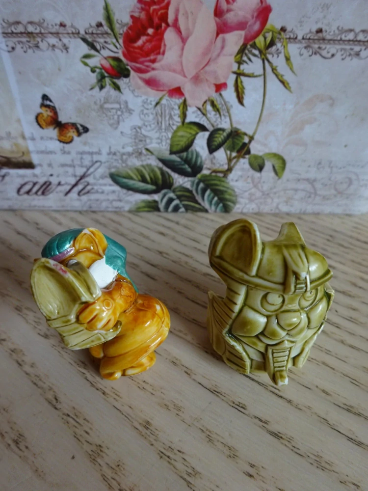 FIGURKA KINDER - KOČKA V KRYPTĚ, SOCHA, KRYPTA